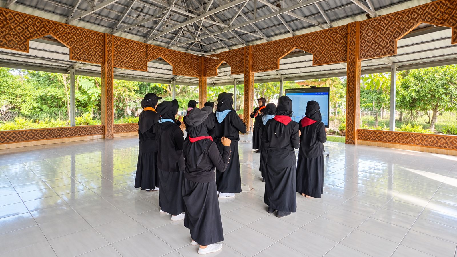 Kegiatan di aula terbuka