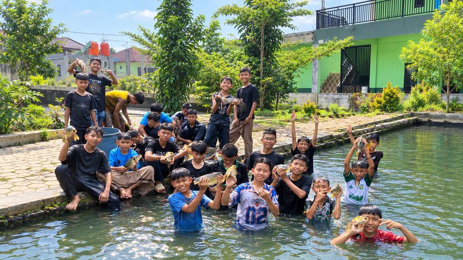 Kegiatan di kolam ikan